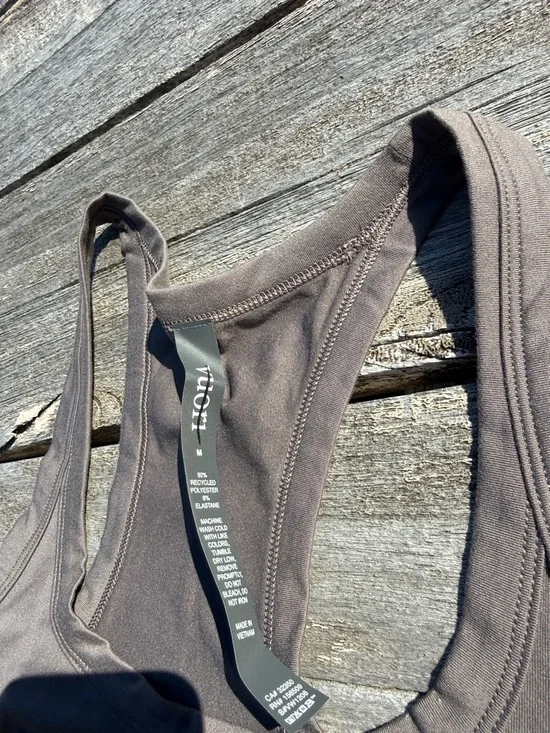 VUORI Set Lux Racerback Tank + Daily Short Set Chia Brown Size Medium NWT $113 - Picture 7 of 7